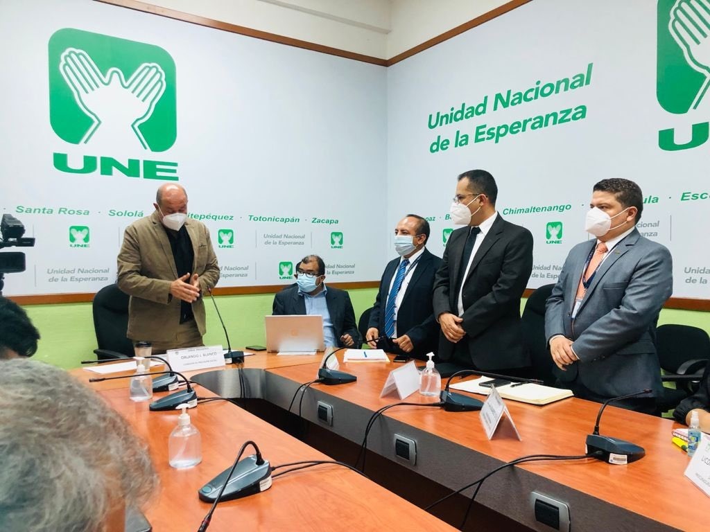 Salud no tiene programación Sputnik V;  UNE asegura que esto pone en riesgo vidas