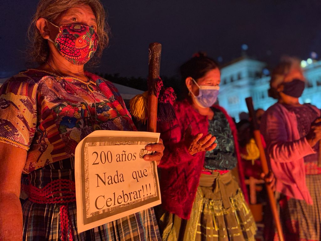 Autoridades y grupos mayas protestan por celebración del Bicentenario Autoridades y grupos mayas protestan por celebración del Bicentenario