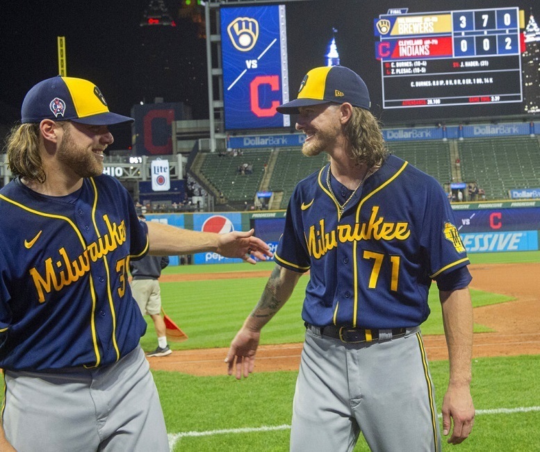 Burnes y Hader alcanzaron el noveno lugar sin hits de la temporada, un récord Burnes y Hader alcanzaron el noveno lugar sin hits de la temporada, un récord
