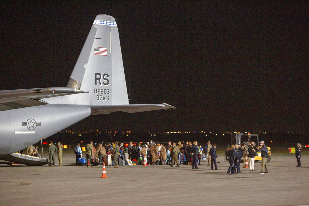 Estados Unidos enviará afganos a Kosovo para completar los controles