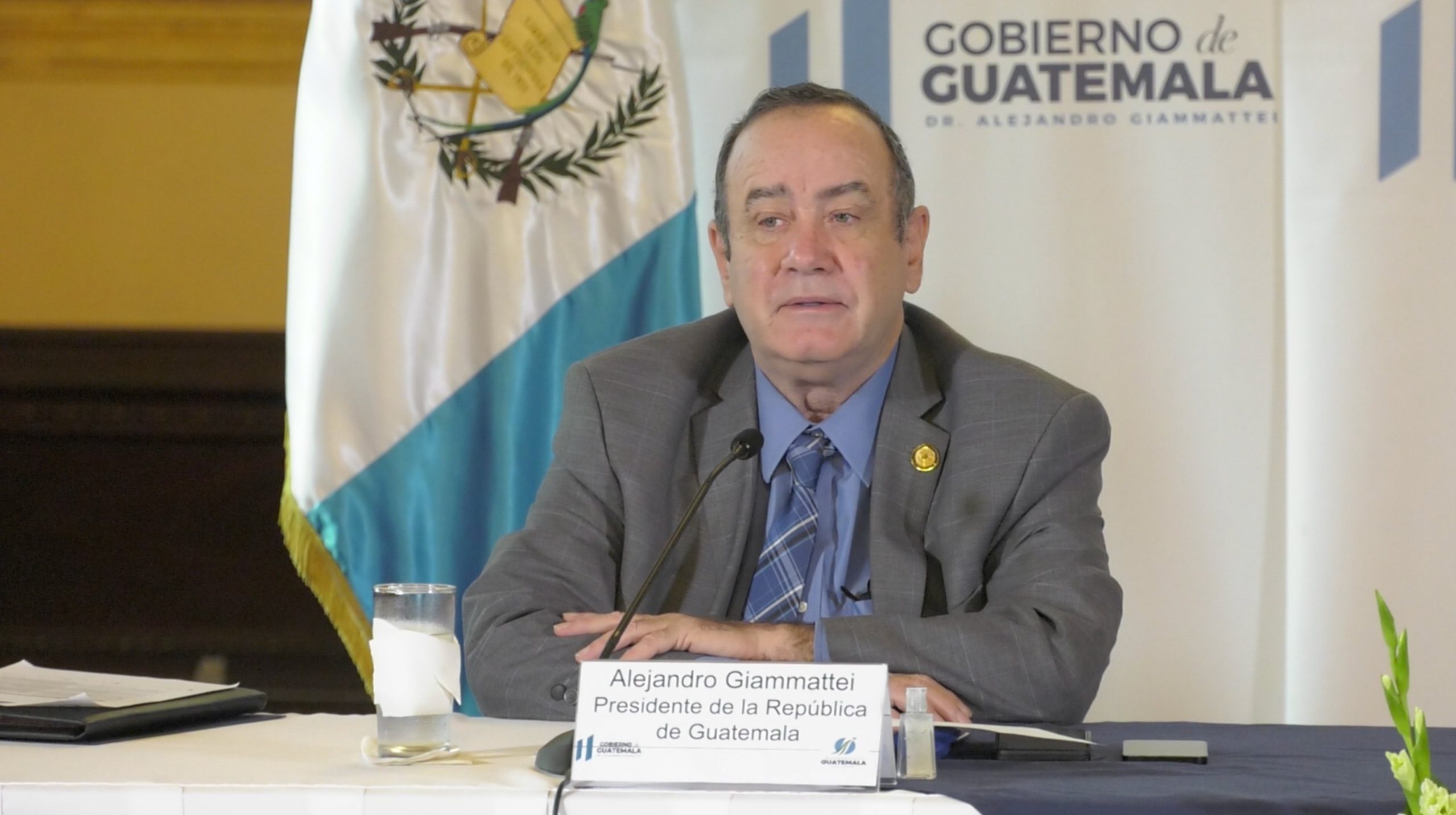 Giammattei, frustrado, cambió su discurso: ¿de qué sirve la economía si no hay gente sana?