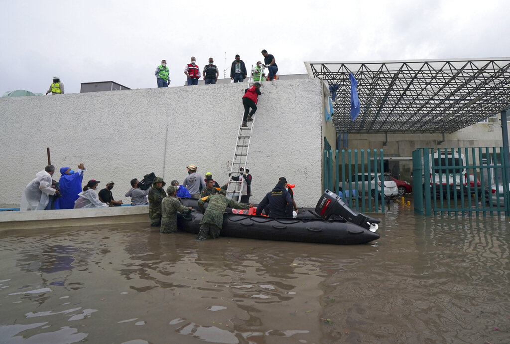 México: 16 muertos en hospital inundado por fuertes lluvias