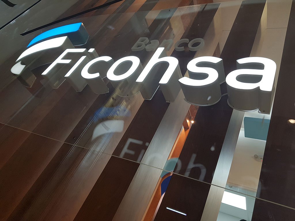 El Banco Ficohsa se llevo el premio a mejor Banco de Honduras de 2022